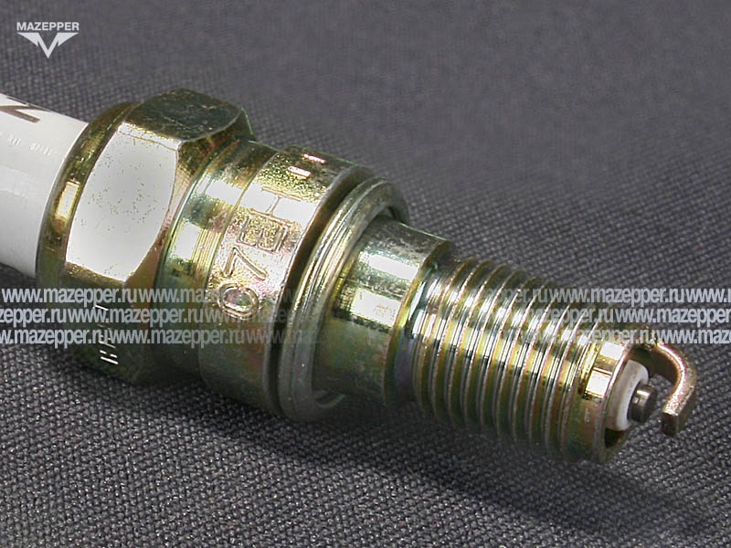 Свеча зажигания "NGK" C7EH-9          (10 х  19 мм.) Mazepper