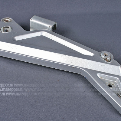 Кронштейн "Kinlon" JL250-A(E) крепления подножки водителя (правый) Mazepper